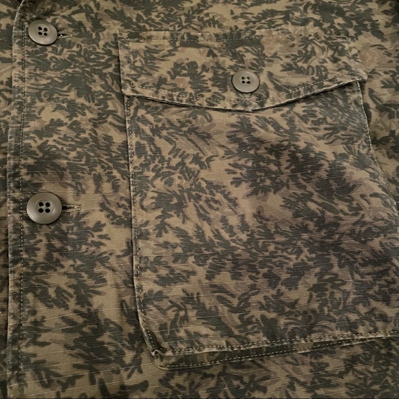 Levi’s Over Shirt in Scratchy Camo - Picture 3 of 4
